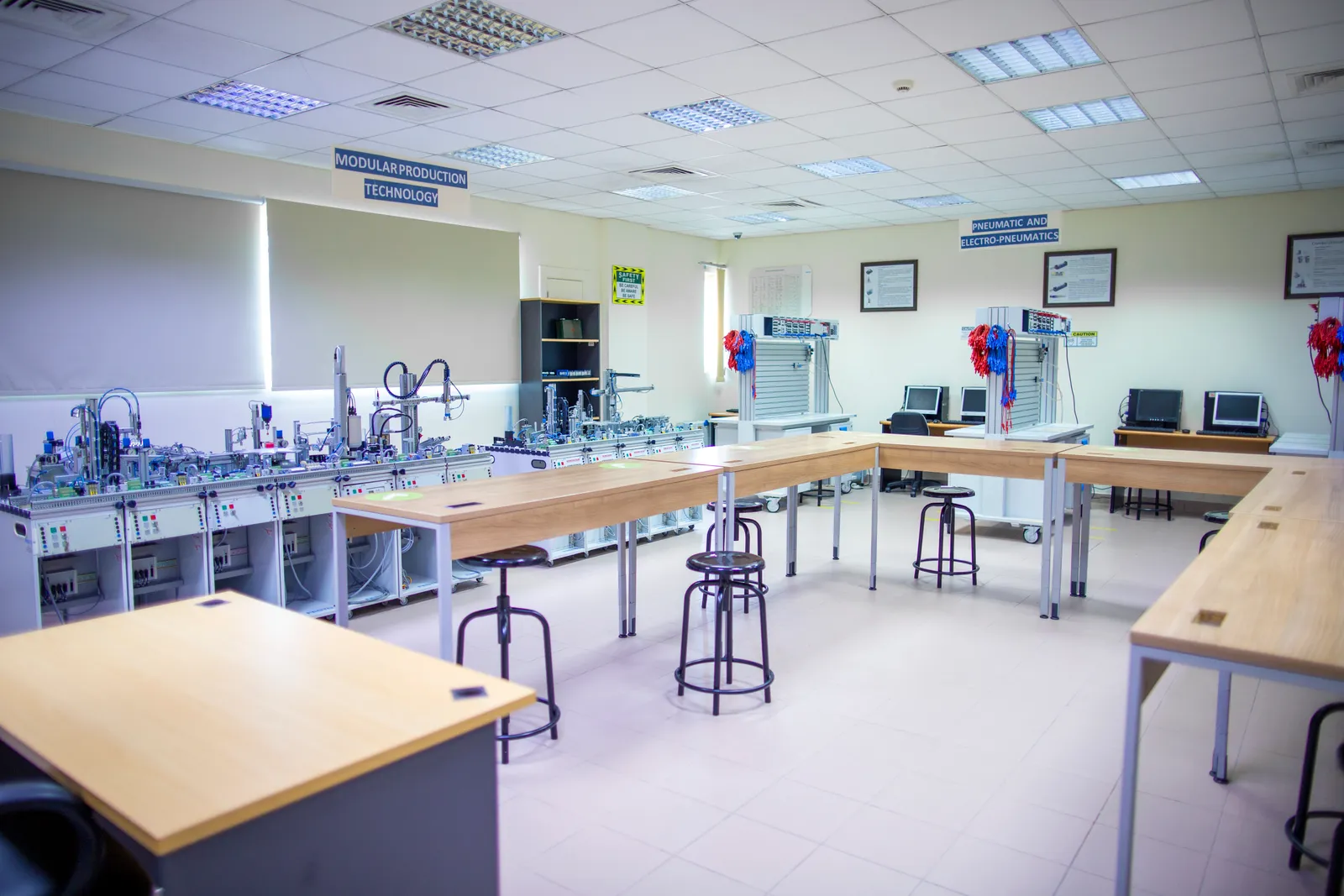 A UTB mechatronics and engineering lab with modular production training rigs.